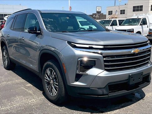 Used 2024 Chevrolet Traverse LT AWD/4WD image 1