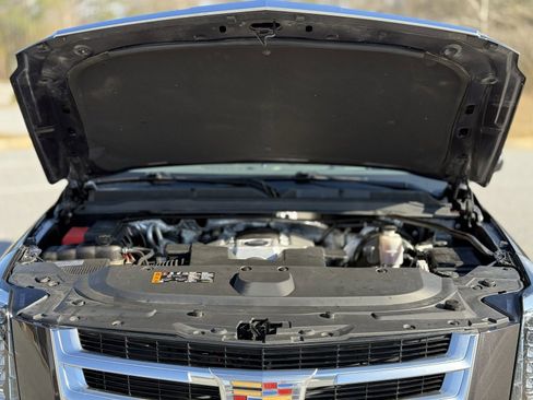 Used 2017 Cadillac Escalade Premium Luxury image 51