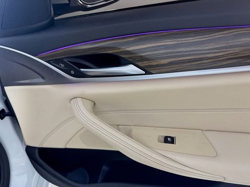 Used 2022 BMW 540i w/ Convenience Package image 31