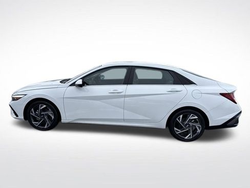 Used 2025 Hyundai Elantra Limited FWD image 2