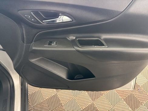 Used 2021 Chevrolet Equinox LT FWD image 19