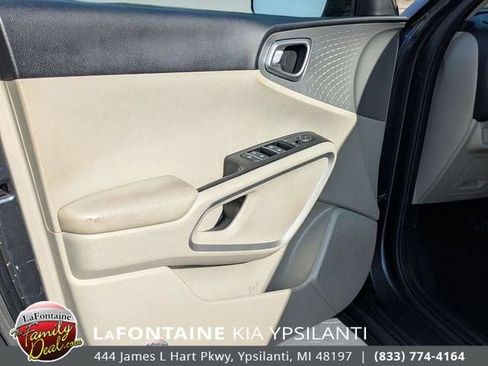 Used 2020 Kia Soul LX FWD image 14