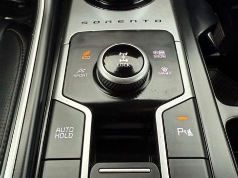Used 2025 Kia Sorento EX image 31