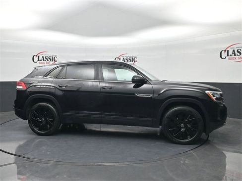 Used 2024 Volkswagen Atlas Cross Sport SE image 6