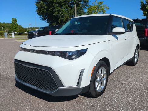 Used 2024 Kia Soul LX w/ Option Group 015 FWD image 2
