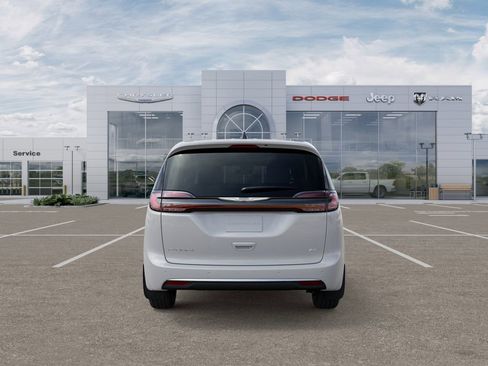New 2026 Chrysler Pacifica Select AWD/4WD image 8