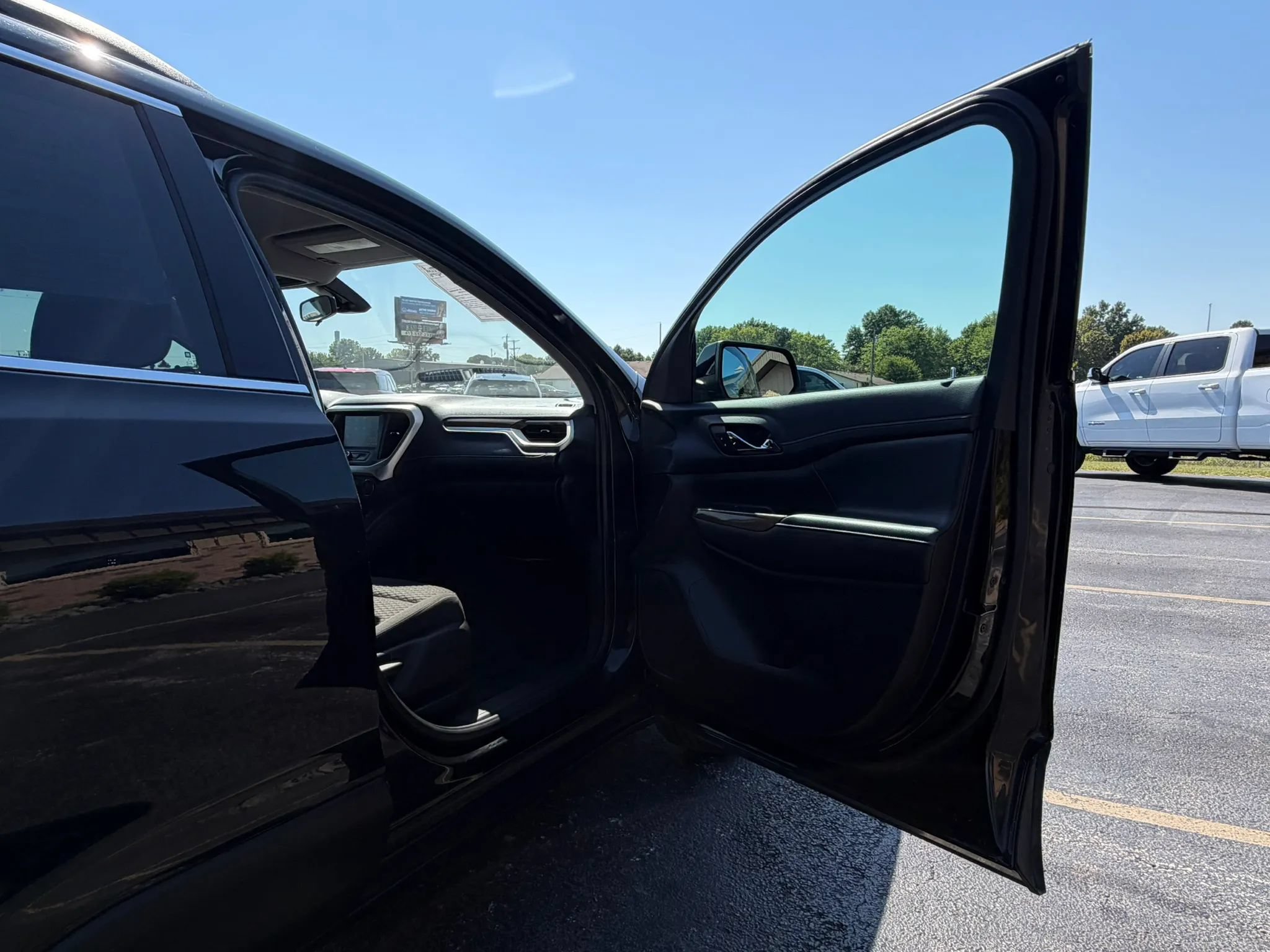 Used 2019 GMC Acadia SLE FWD image 24
