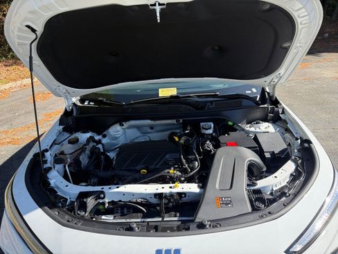 Used 2025 Buick Envista Sport Touring image 32