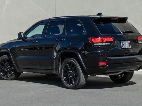 Used 2021 Jeep Grand Cherokee Laredo X image 3