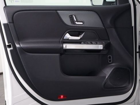 New 2026 Mercedes-Benz GLB 250 image 7