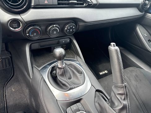 Used 2024 MAZDA MX-5 Miata Club RWD image 12