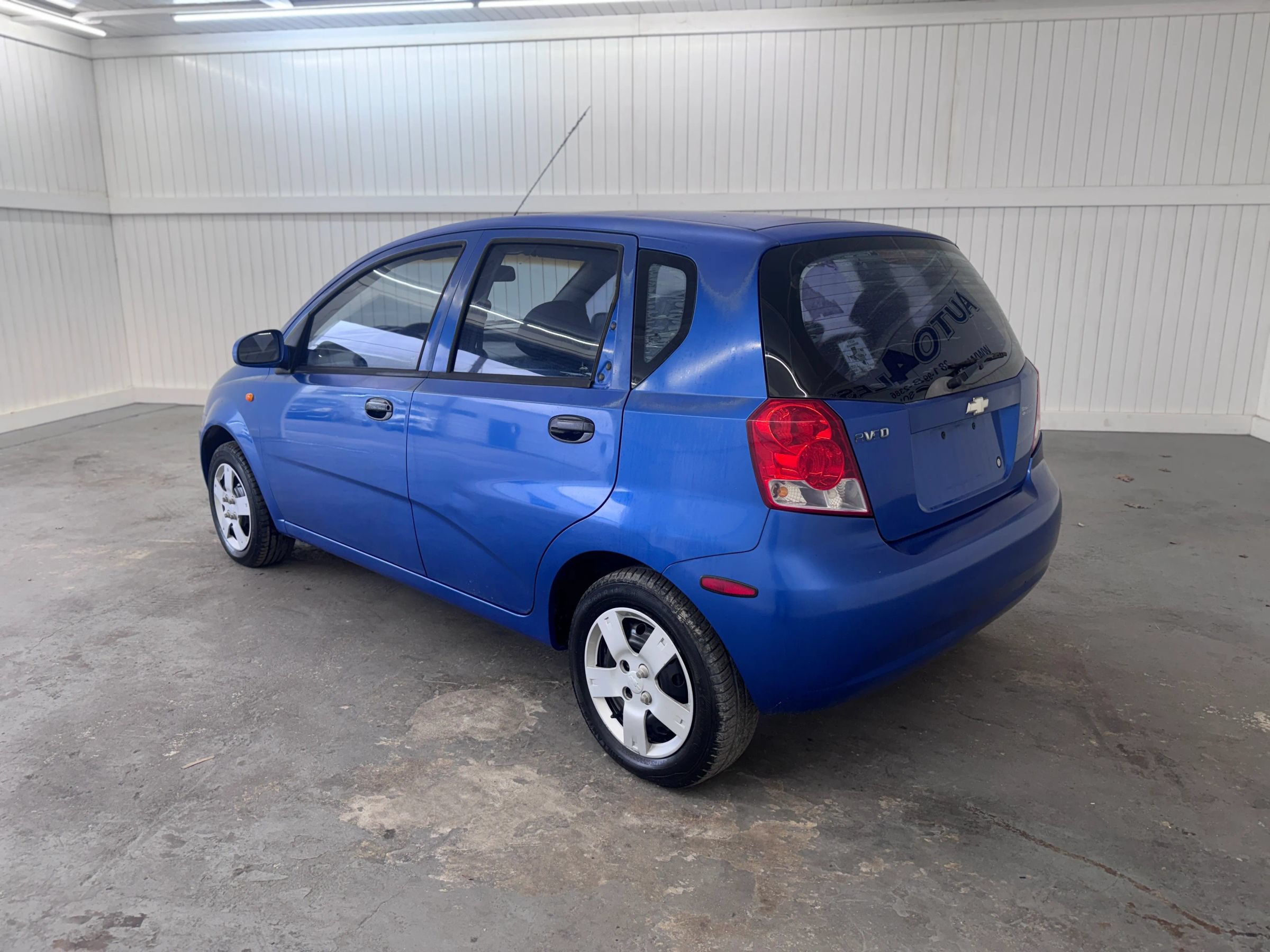 Used 2004 Chevrolet Aveo Hatchback FWD image 7