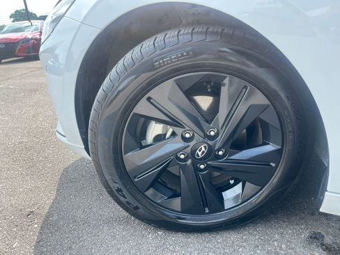 Used 2022 Hyundai Elantra Blue FWD image 29