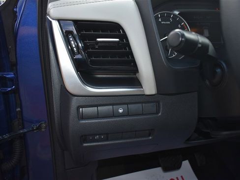Used 2021 Nissan Rogue SV AWD/4WD image 13