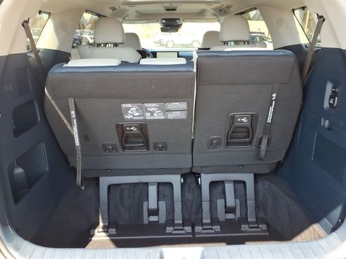 Used 2025 Kia Carnival SX Prestige image 7