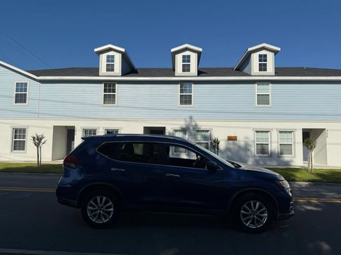 Used 2017 Nissan Rogue SV FWD image 4