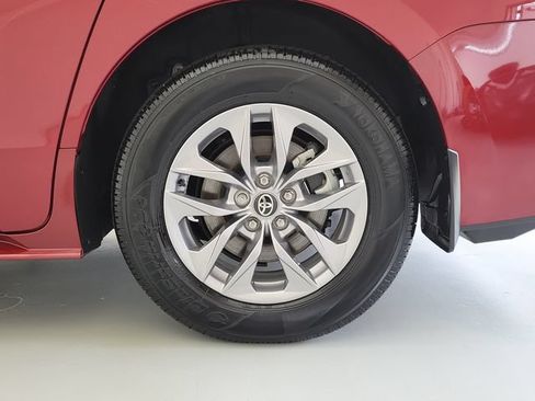 Used 2025 Toyota Sienna XLE w/ XLE Plus Package FWD image 13