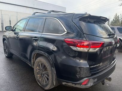 Used 2019 Toyota Highlander SE