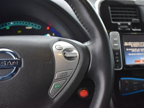 Used 2017 Nissan Leaf SL w/ Premium Package image 17