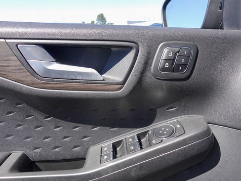 Used 2020 Ford Escape Titanium AWD/4WD image 15