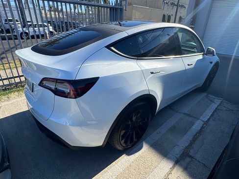 Used 2023 Tesla Model Y 2WD image 4