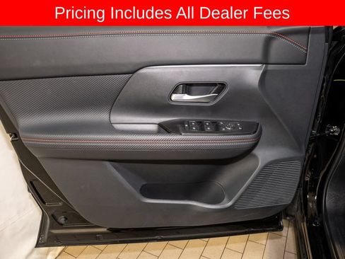 Certified 2025 Nissan Kicks SR AWD/4WD image 11