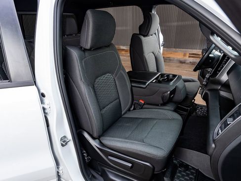 Used 2025 RAM 1500 Classic Warlock AWD/4WD image 32