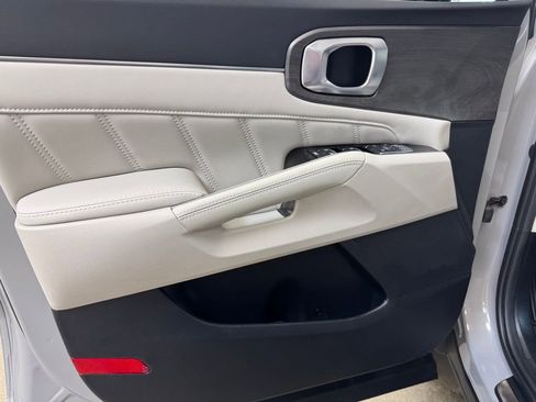 Used 2025 Kia Sorento SX image 8