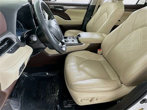 Used 2021 Toyota Highlander Platinum image 9