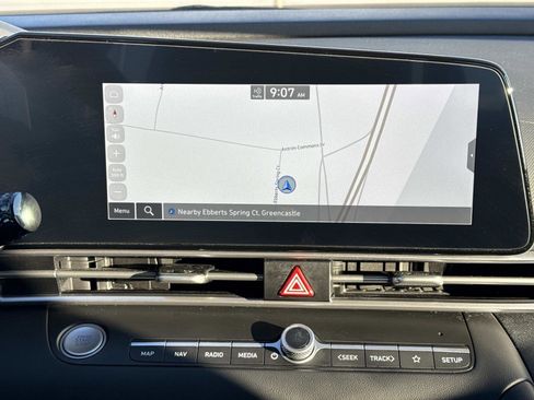 Used 2023 Hyundai Elantra SEL w/ Convenience Package image 3