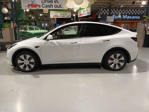Used 2023 Tesla Model Y Long Range AWD/4WD image 15