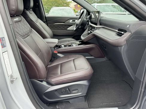 Used 2026 Ford Explorer Platinum w/ LUX Leather Package AWD/4WD image 14
