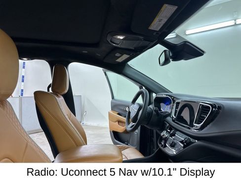 Used 2023 Chrysler Pacifica Pinnacle w/ Trailer Tow Group image 22