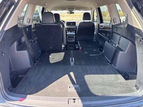 Used 2024 Volkswagen Atlas SE FWD image 16