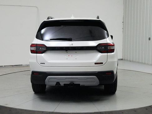 Used 2025 Honda Pilot TrailSport image 7