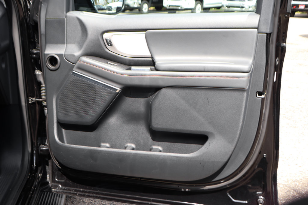 Used 2025 Ford Expedition Active AWD/4WD image 47