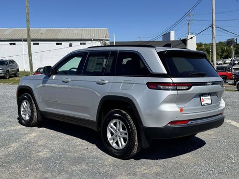 New 2025 Jeep Grand Cherokee Laredo w/ Luxury Tech Group I AWD/4WD image 21