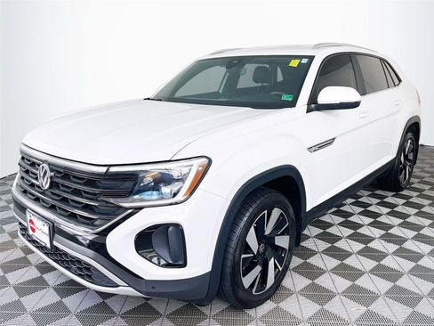 Used 2024 Volkswagen Atlas Cross Sport SE AWD/4WD image 3