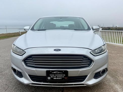 Used 2013 Ford Fusion SE image 2