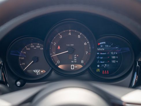 Certified 2026 Porsche Macan AWD/4WD image 14