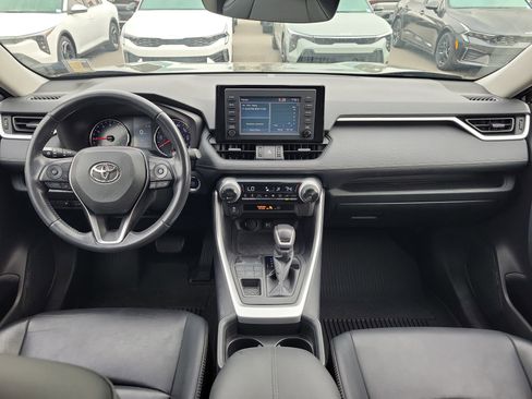 Used 2019 Toyota RAV4 XLE Premium image 18