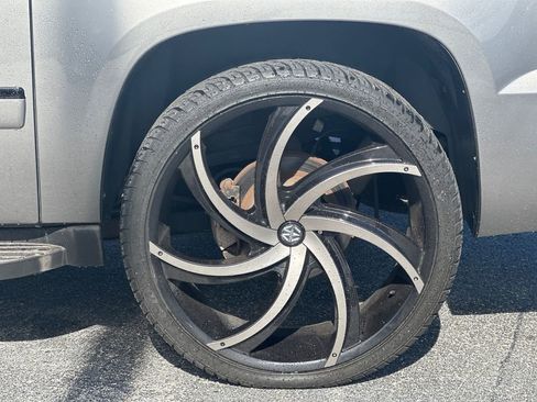 Used 2012 Chevrolet Avalanche LTZ image 10