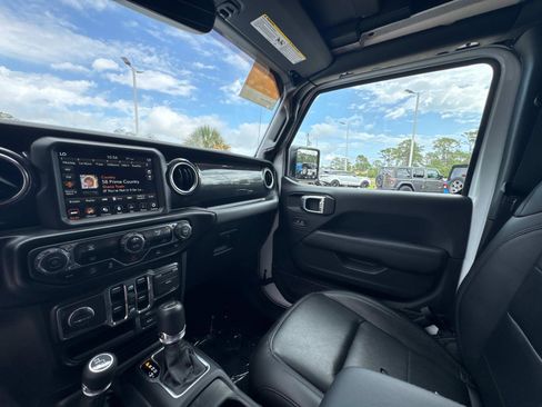 Certified 2021 Jeep Wrangler Unlimited Sahara AWD/4WD image 25