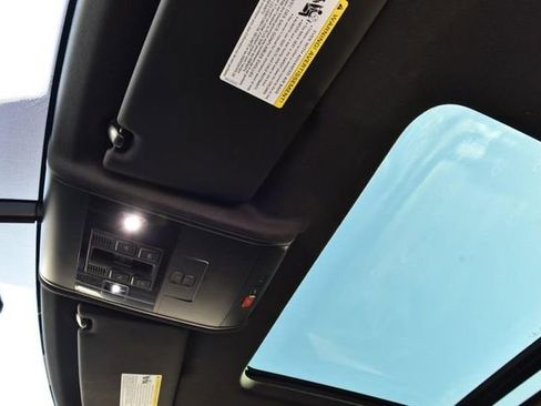 Certified 2022 Volkswagen Atlas Cross Sport SE w/ Panoramic Sunroof Package image 19