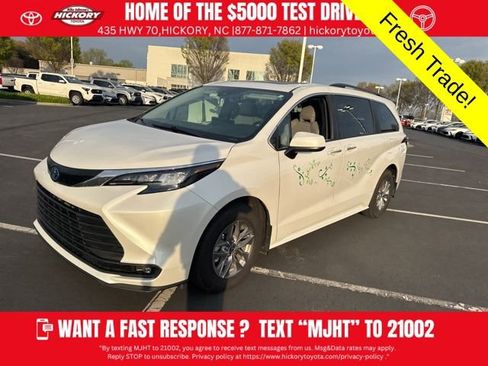Used 2025 Toyota Sienna XLE image 7