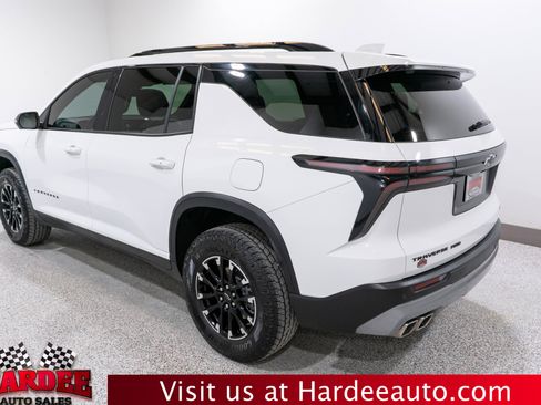 Used 2024 Chevrolet Traverse Z71 image 3