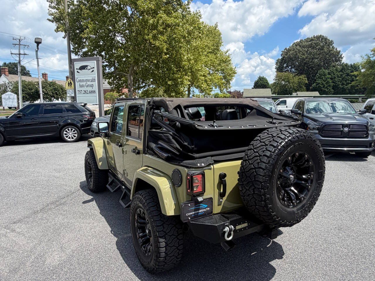 Used 2013 Jeep Wrangler Unlimited Sahara w/ Dual Top Group AWD/4WD image 9