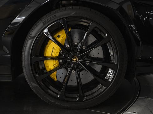 Used 2022 Lamborghini Urus AWD/4WD image 15