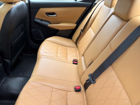 Used 2022 Nissan Sentra SV w/ SV Premium Package FWD image 11