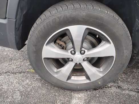 Used 2019 Jeep Cherokee Limited AWD/4WD image 26